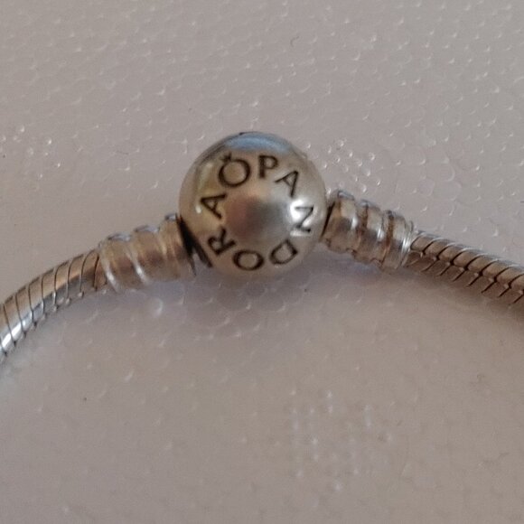 PANDORA Moments Sparkling Heart Clasp Snake Chain Bracelet Silver 6.3" - Picture 2 of 5